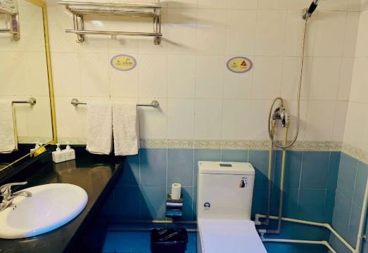 2. 타올린 호텔..