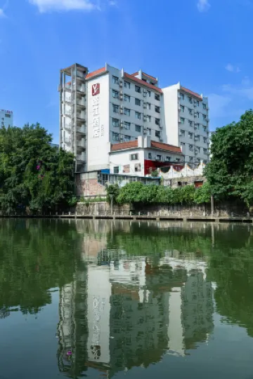 Yijiang Hotel (Wansheng Hotel) Отели рядом с достопримечательностью «Nantong Mining Industry Company Workers Culture & Sport Center»