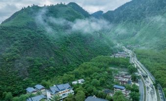 Jiuzhaigou Forest and Water, Light Luxury and Beautiful Accommodation