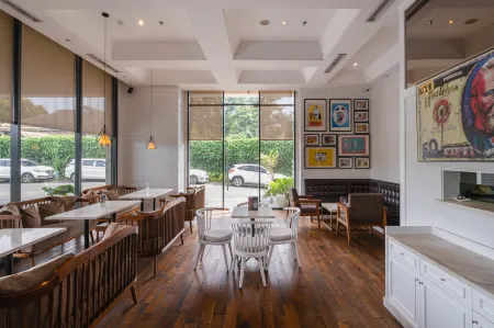 Veranda Serviced Residence Puri Отели рядом с достопримечательностью «Музей текстиля»