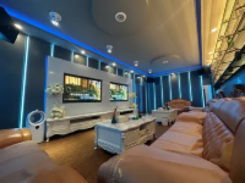 Zhishang Holiday Hotel (Huashan Station)