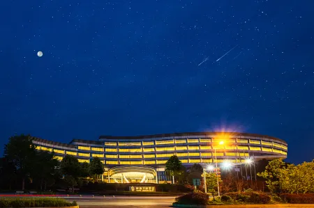 Dou Yun Guipin World Hotel Отели рядом с достопримечательностью «Duyun Garden Expo Park»