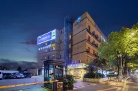 HanTing Hotel (Shanghai Hongqiao Airport Beizhai Road) Hotels in Shanghai