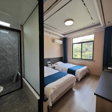 Qiyun Mountain Ding Fuxian Inn