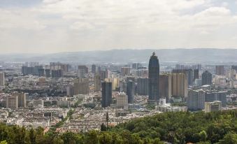 Yester International Hotel (Qujing South Area Central Plaza Branch)