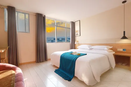 Mini Hotel (Yudu Changzheng Avenue Pengtai Department Store)