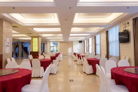 Dongzheng Lanwan International Hotel Отели в г. Танхэ