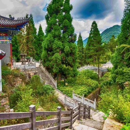 Longquan Qingshan Bufei Inn