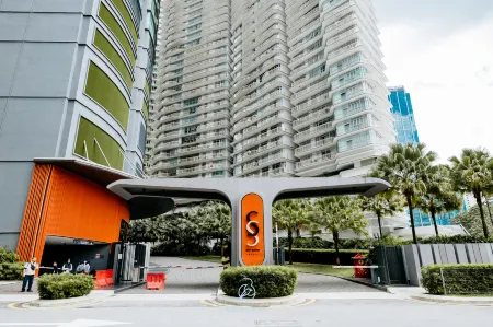 Sky Suites KLCC Homestay by BIRDY STAY