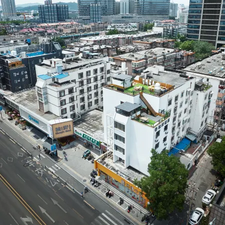 City Wild Hotel(Jinan Quancheng Plaza Baotu Spring Branch)
