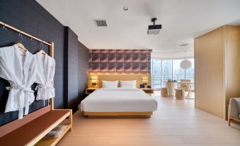 Chenfeng Yipin Hotel (Jiujiang Railway Station Changhong Overpass)