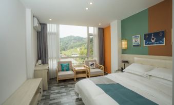 Wood House Fashion Hotel