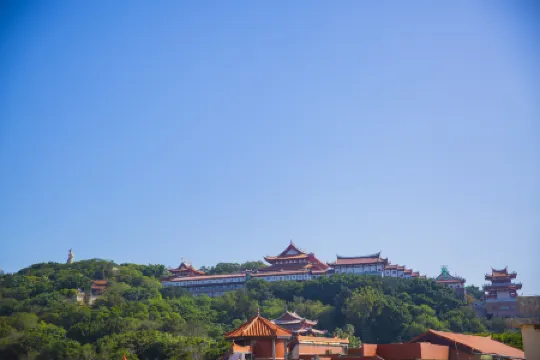 Meizhou Island warm residents stay in Mazu temple shop