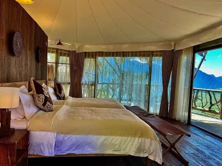 Kangteng Alulaka Tent Camping Hotel Отели рядом с достопримечательностью «The First Bend of Nujiang River»