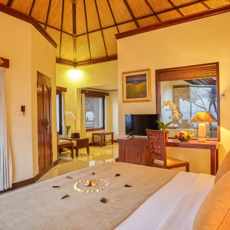 Puri Bagus Candidasa Отели рядом с достопримечательностью «Пляж Вайт-Сэнд»