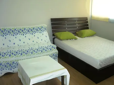 Thailand Taxiapartment Hostel Отели рядом с достопримечательностью «Сукхотай Тхамматират»