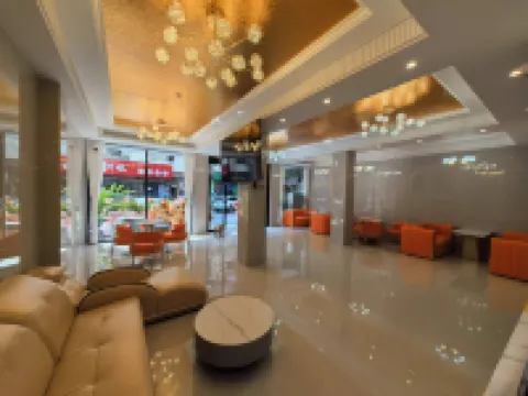 Haoyunlai Light Luxury Hotel (Tianquan Hospital of Traditional Chinese Medicine)