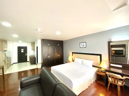 J Town Serviced Apartments & Hotel