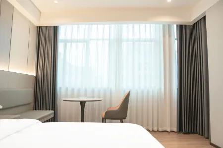 Ruijin International Hotel (Huizhou Huiyang High-Speed Railway Station)