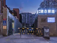 Super 8 Hotel (Beijing Qianmen Guangqumennei Metro Station) Hotels near Chongwen Elementary School