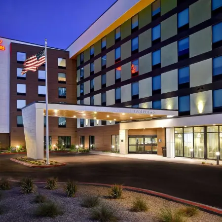 Hampton Inn & Suites Las Vegas Convention Center Отели рядом с достопримечательностью «Выставочный конференц-центр Sands Expo»