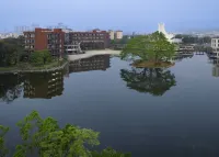 Jing Cheng Earthsea SPA Holiday Center Hotels in Ruili