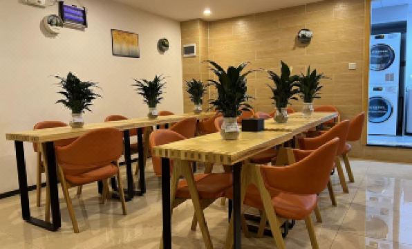 7 Days Premium (Guangzhou Shangxiajiu Chenjiaci Metro Station)