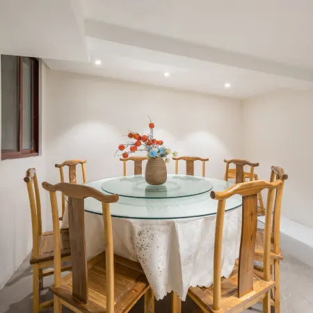 Floral Hotel · Jiuhuashan Liuyunzhu Hotel (Jiuhua Mountain Store)