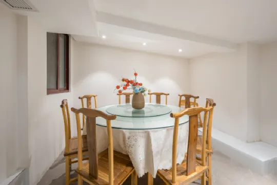 Floral Hotel · Jiuhuashan Liuyunzhu Hotel (Jiuhua Mountain Store)