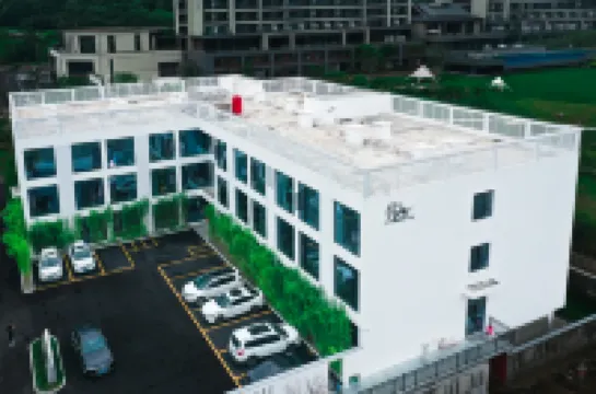 Huangguoshu Mountain Wind, send the moon lodging