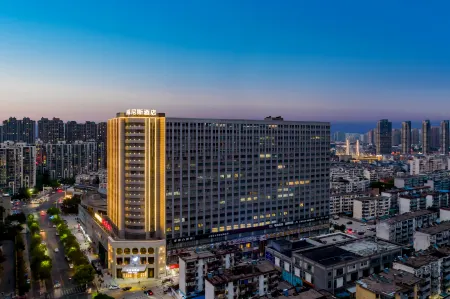 Venice Holiday Hotel Отели рядом с достопримечательностью «Anhui Normal University Qijiang College (Wenjin Campus)»