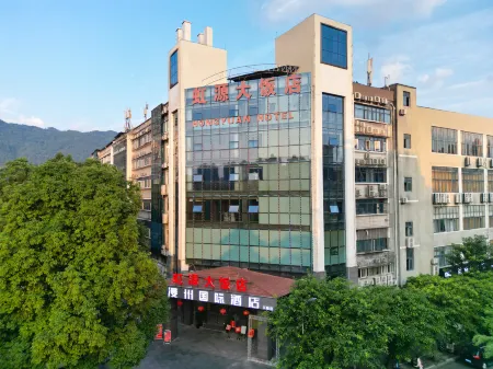 Manzhou International Hotel (Fushun Avenue) Отели рядом с достопримечательностью «Chongqing Machinery and Electronics Polytechnic College»