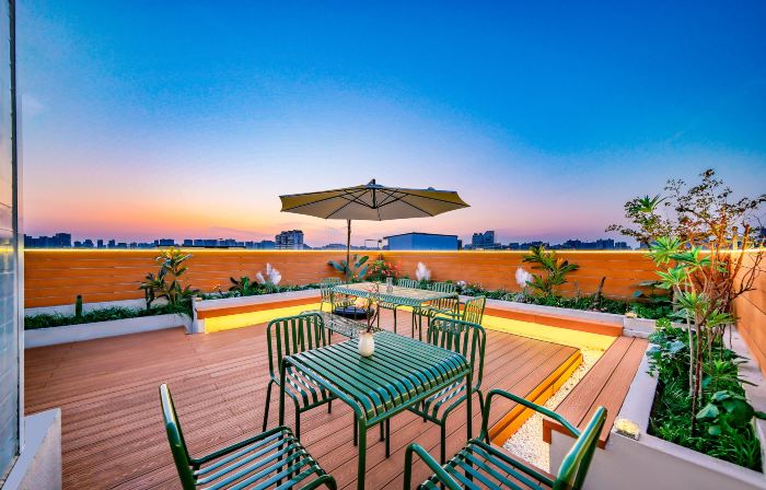 Sky Garden Rooftop Social Hostel | Steps to Bell Tower & Food St (24H & English-Friendly)