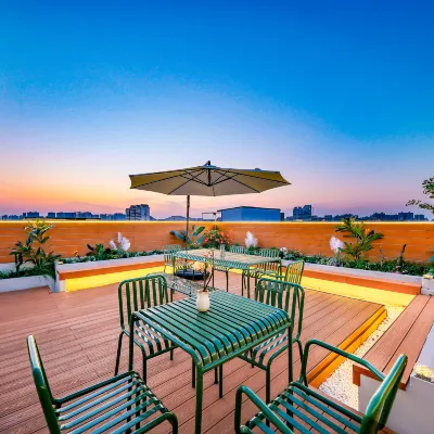 Sky Garden Rooftop Social Hostel | Steps to Bell Tower & Food St (24H & English-Friendly) Các khách sạn gần Chùa Guangren