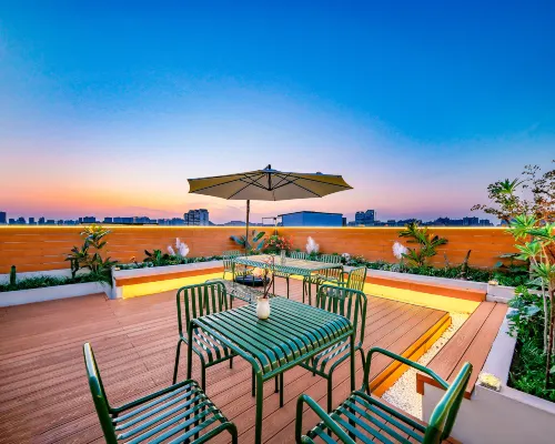 Sky Garden Rooftop Social Hostel | Steps to Bell Tower & Food St (24H & English-Friendly) Hotels near Renmin Square