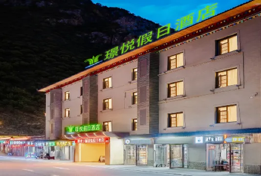 Jiuzhaigou Jingyue Holiday Hotel