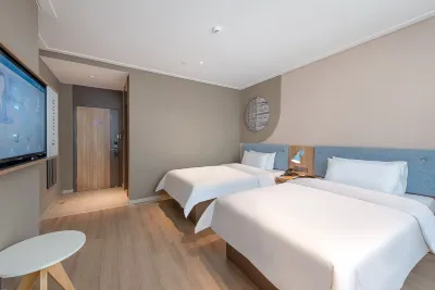 Homeinn · neo (Maoming Huazhou Railway Station Sanzhong) Hotels in Maoming