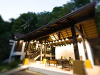 Kawarin Secret Hut Hotel and Resort Hotels near Thong Sala Pier