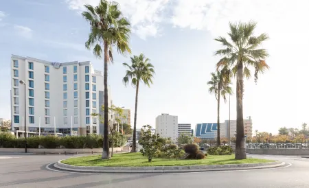 Radisson Hotel Nice Airport Отели рядом с Аэропорт Кот Д'Азур