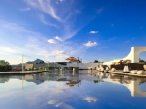 Lijiang Moon View · Quiet Holiday Lakeside Hotel (Guilin Two Rivers & Four Lakes Area) Hotels in Guilin