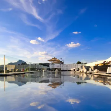 Lijiang Moon View · Quiet Holiday Lakeside Hotel (Guilin Two Rivers & Four Lakes Area)