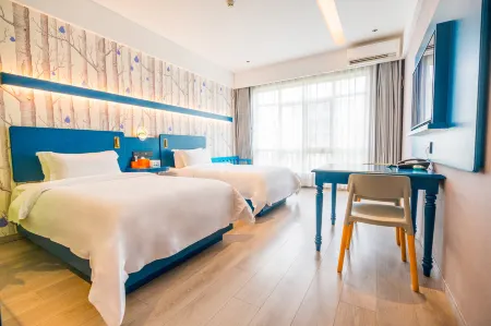 Chaohu Hotel (Chaohu Railway Station No.1 Middle School Branch) Отели рядом с достопримечательностью «Ziwei Cave»