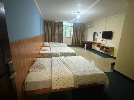 Dihao Hotel (G212) Отели рядом с достопримечательностью «Naling Cave»