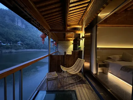 Residents' Hostel in Lake Jingshan, Xinchang Отели рядом с достопримечательностью «Zuoyucun»