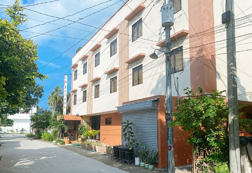 RedDoorz @ La Briana Guest House 이미지