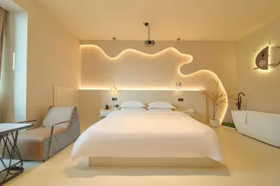 Youth Twilight Hotel (Ole Plaza Branch)