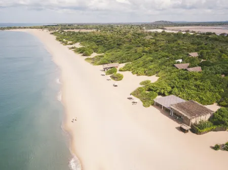 Uga Jungle Beach - Trincomalee Отели рядом с достопримечательностью «Нилавели Бич»