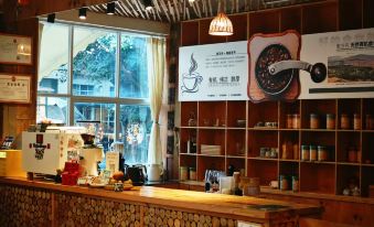 Eco-friendly and Simple-life Hotel