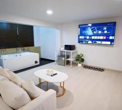 แฟมิลี่คลับสวีท 4 ท่าน พร้อมอ่างจากุซซี่