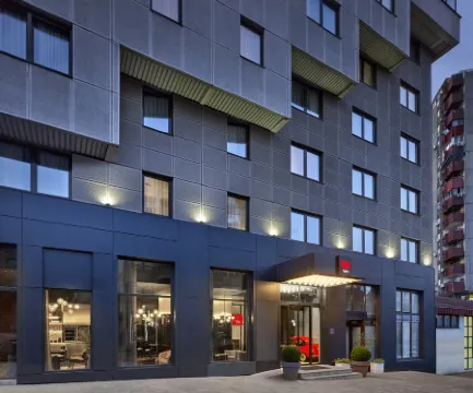 Radisson Red Belgrade Отели рядом с достопримечательностью «Церковь Святого Марка»